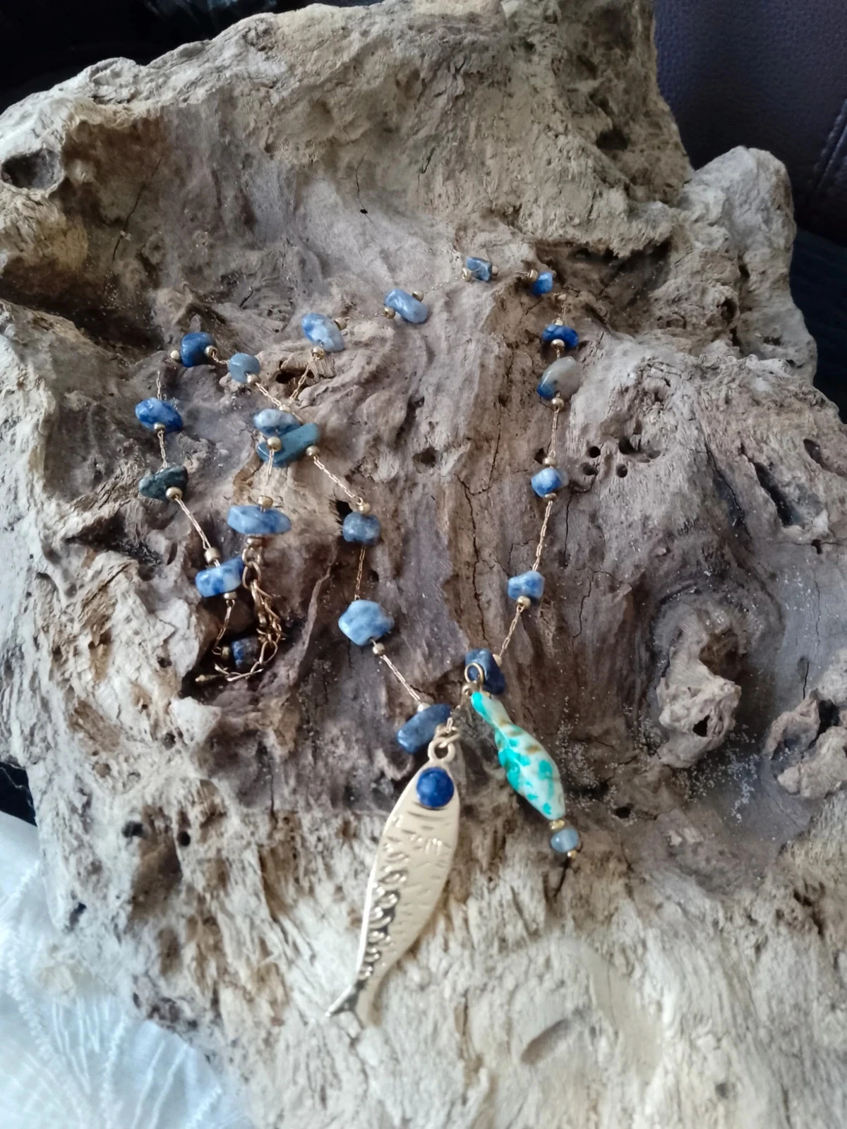 Collar de peces de piedras naturales azules – photo 5